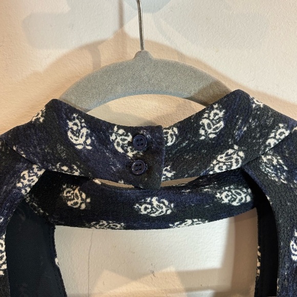 WAYF Sz XS Mini Dress Tunic Elegant Patterned Lined High Neck Cut Out V NEW - Picture 6 of 9